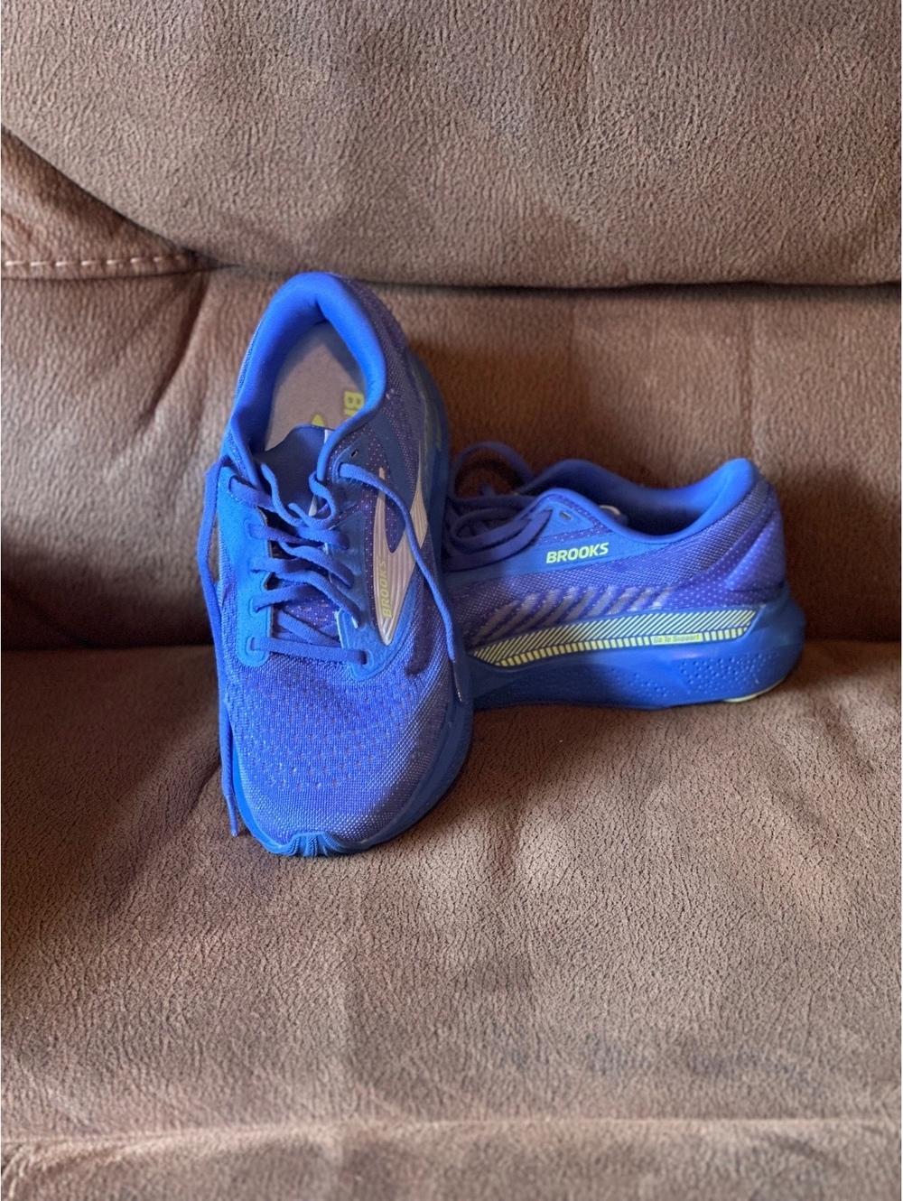 Brooks Adrenaline GTS 24 Women's Running Shoes Blue Amparo Size 10 Medium (B)